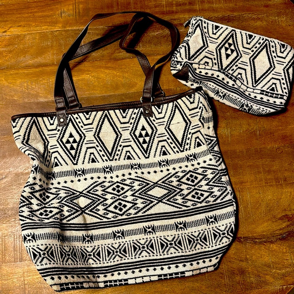 Thirty One Cindy Tote and zipper pouch